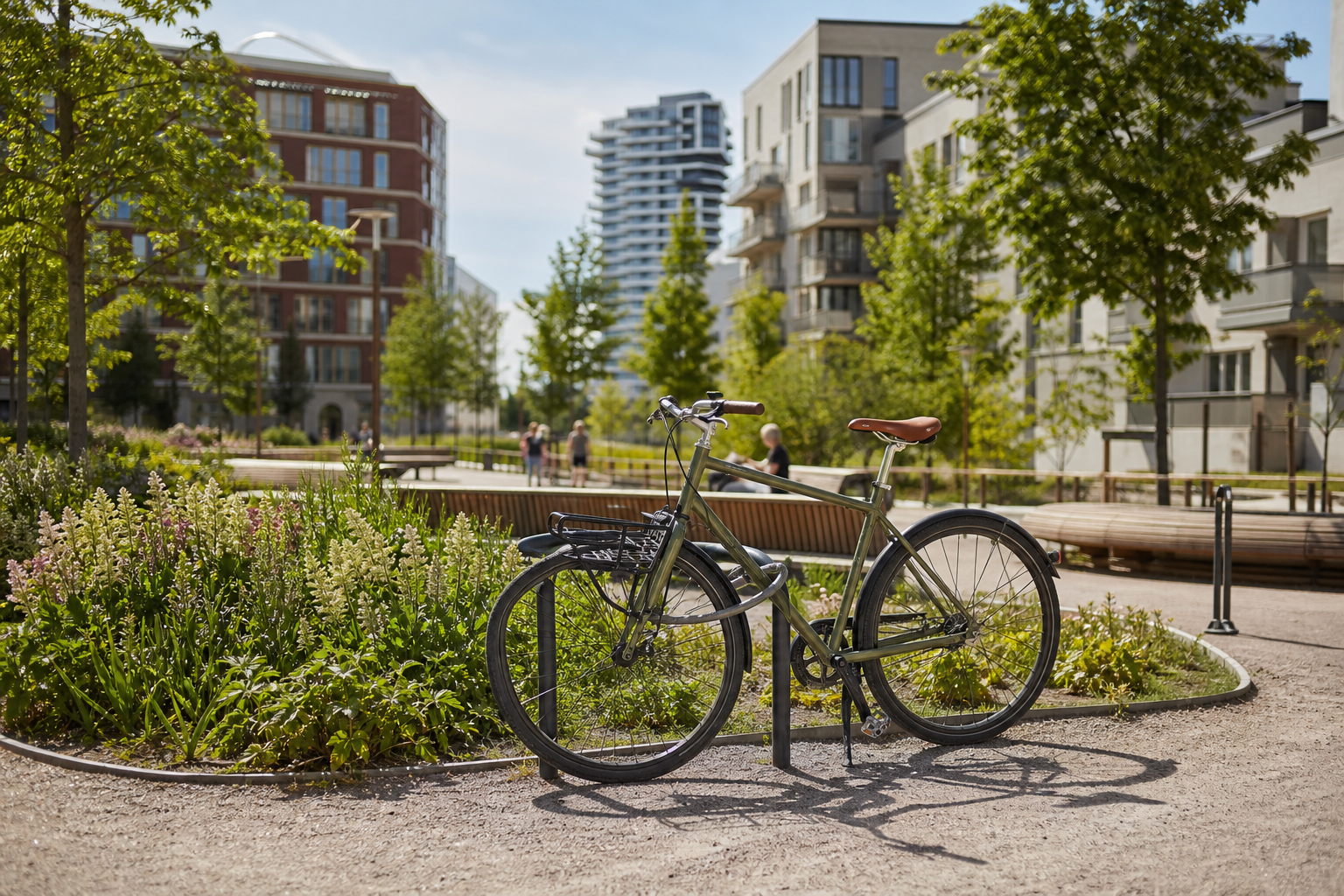 Cykel låst med kedjelås i fast föremål – låskrav i hemförsäkringen